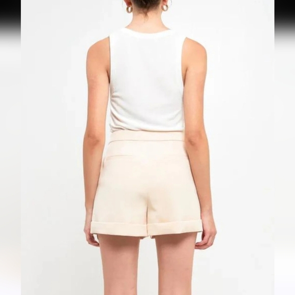 HEMLINE HAUSEN Hannah Tailored Shorts In Cream. Size XS NWT - Picture 3 of 15
